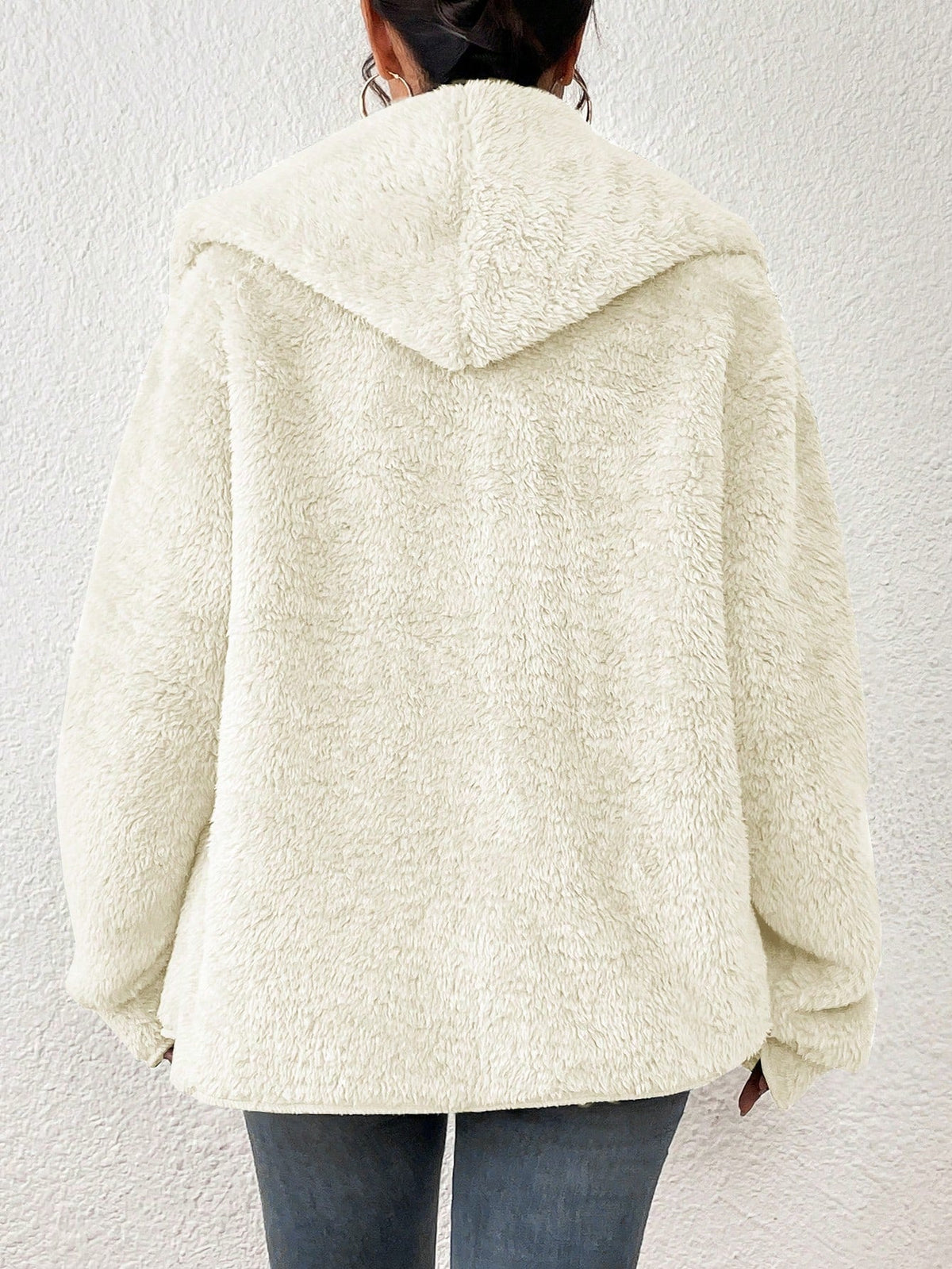 Casaco Teddy Feminino com Capuz e Bolso
