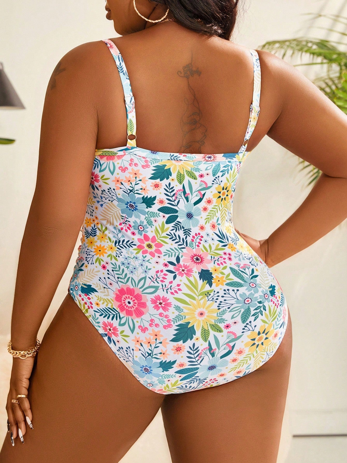 Maiô feminino com estampa floral