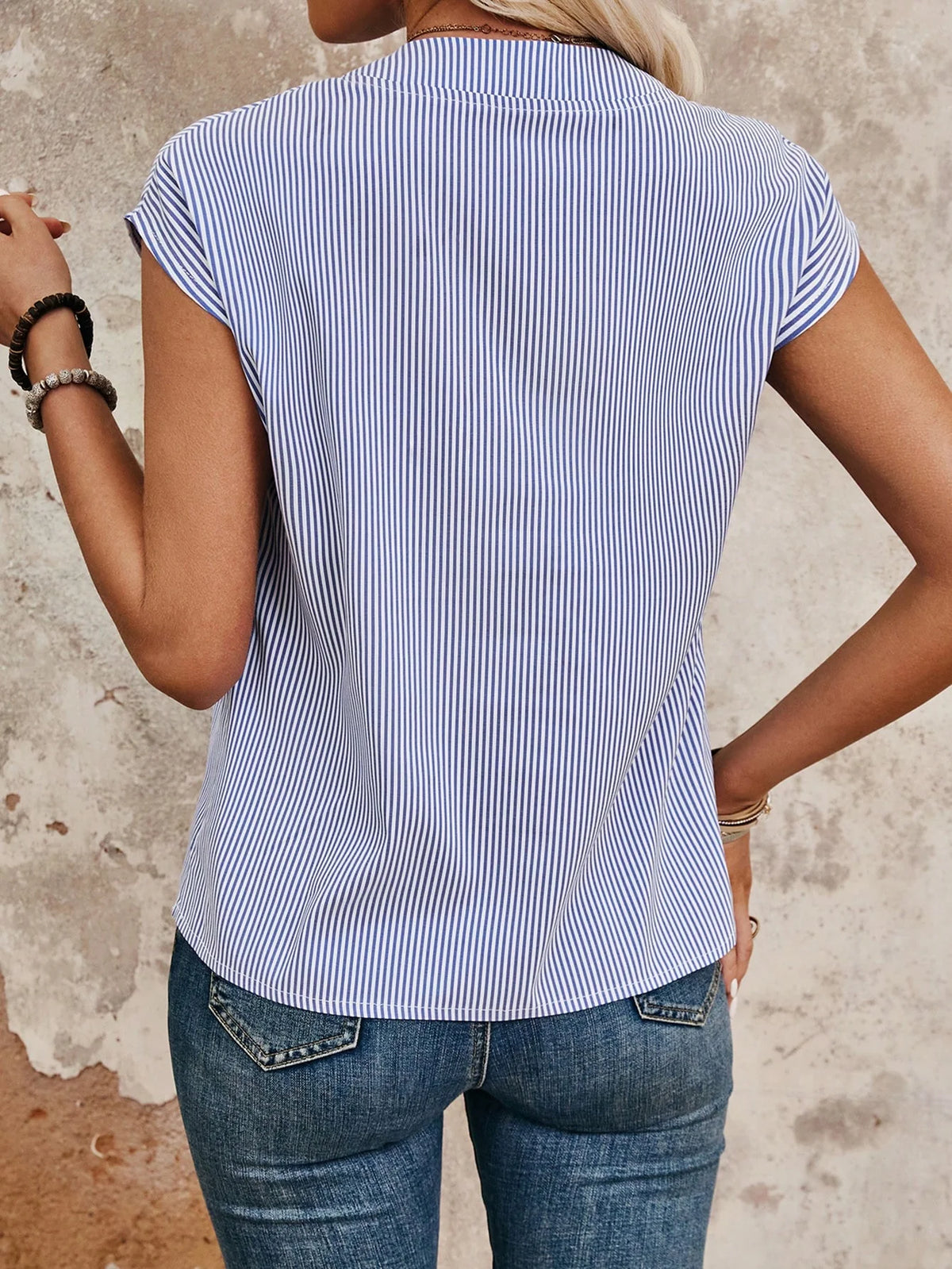 Blusa Listrada Manga Curta Feminina Decote V