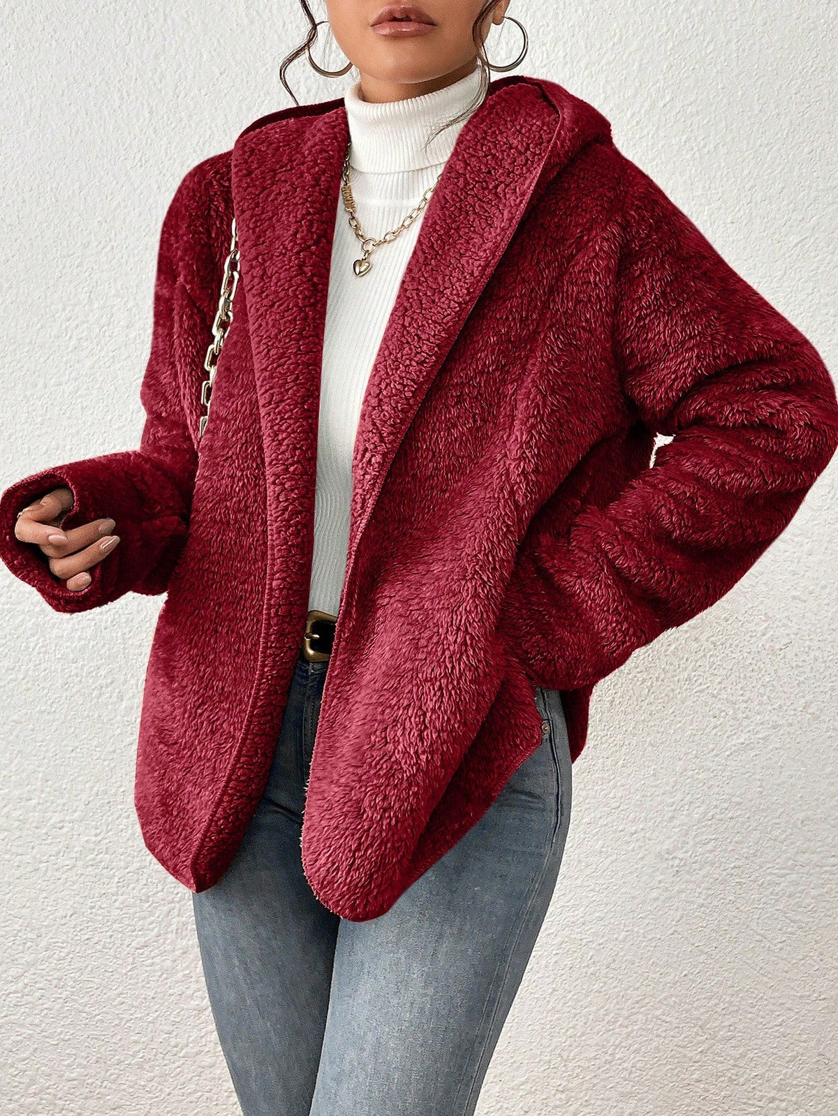 Casaco Teddy Feminino com Capuz e Bolso