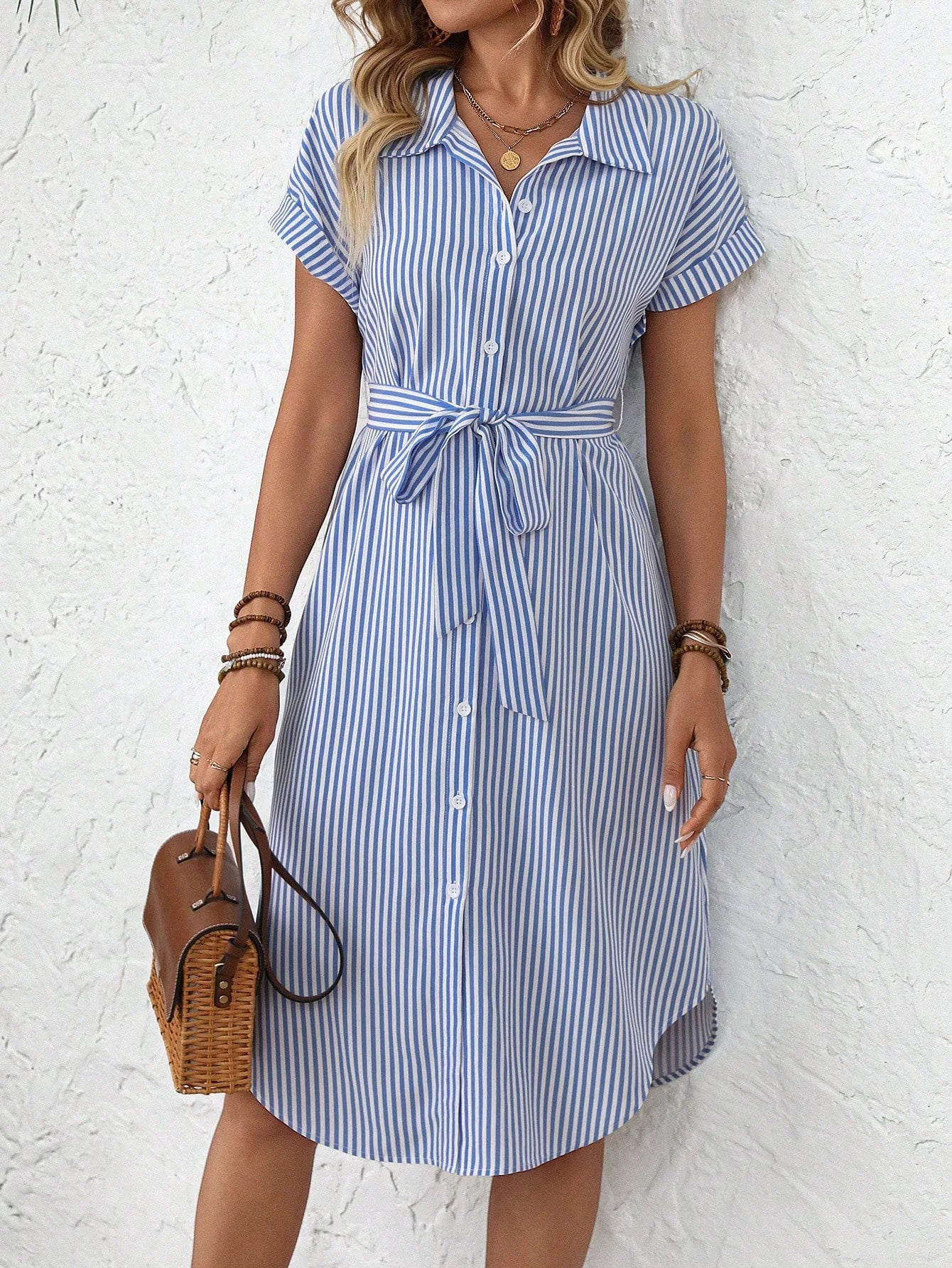 Vestido Listrado Feminino com Botões Estilo Camisa