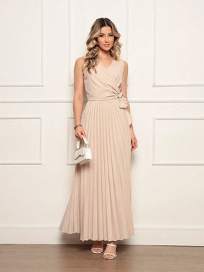 Vestido Longo Plissado Sem Manga com Decote em V e Cintura Ajustável