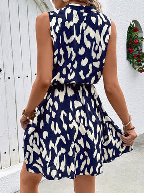 Vestido Curto Regata Estampado com Cinto