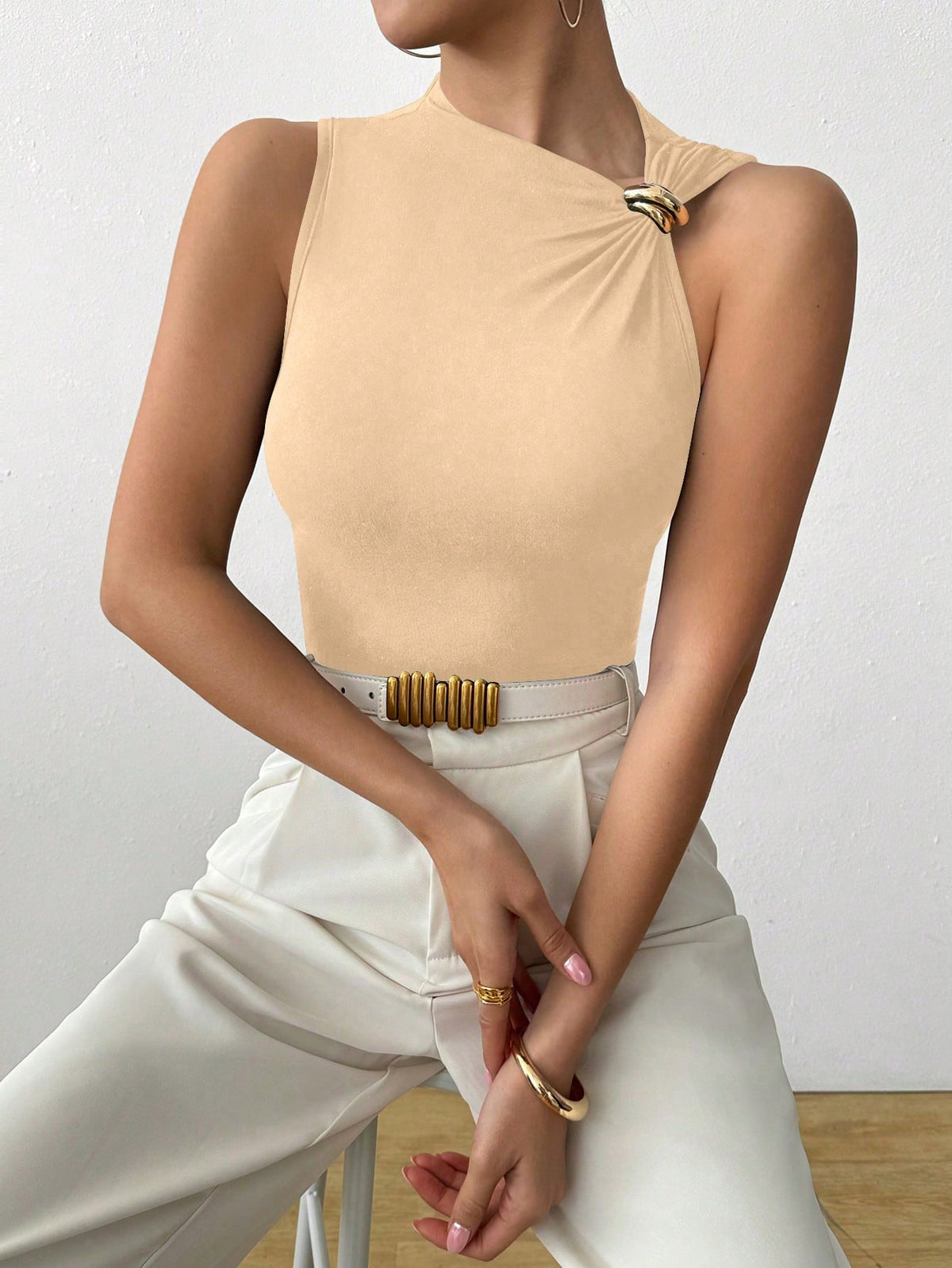Blusa Regata Feminina com Detalhe Metálico