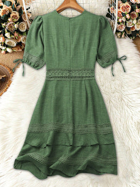 Vestido Curto Feminino Manga Bufante com Bordado