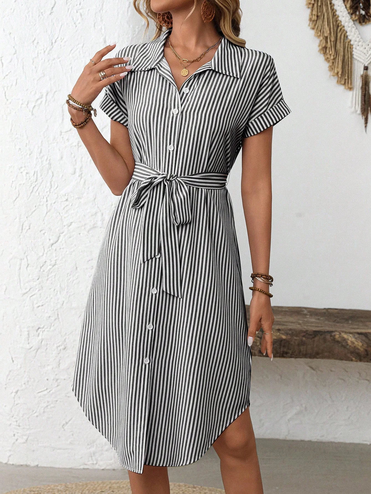 Vestido Listrado Feminino com Botões Estilo Camisa