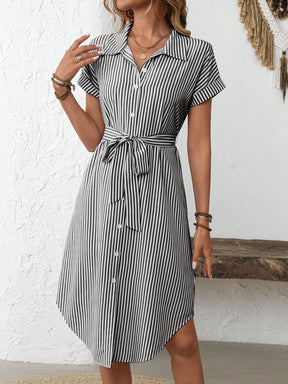 Vestido Listrado Feminino com Botões Estilo Camisa