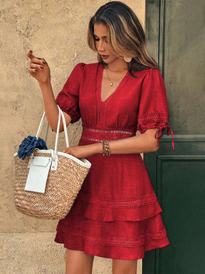 Vestido Curto Feminino Manga Bufante com Bordado