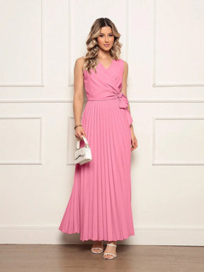 Vestido Longo Plissado Sem Manga com Decote em V e Cintura Ajustável