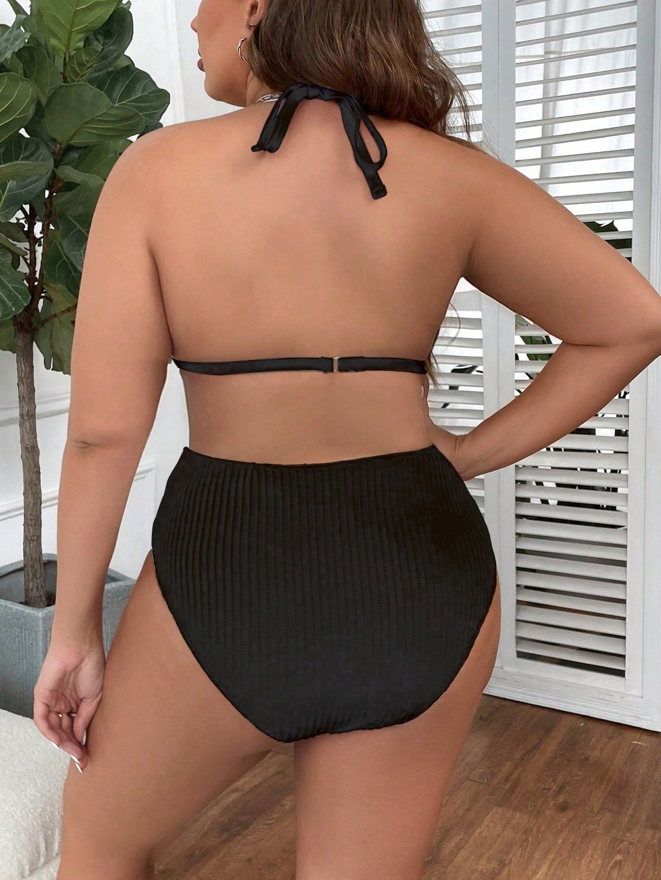 Biquíni Feminino com Textura Canelada e Detalhe com pérolas